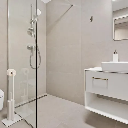 Lam Sophisticated - Ac - Balcony Апартаменты *