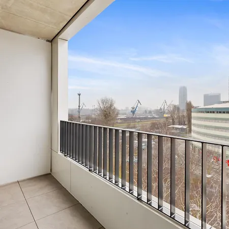 Lam Sophisticated - Ac - Balcony