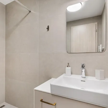 Lam Sophisticated - Ac - Balcony Братислава